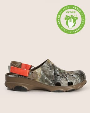 crocs classic brown