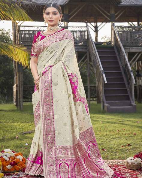 Handwoven Pure Katan Banarasi Silk Saree in White, Red and Antique Gol –  Bengal Looms India