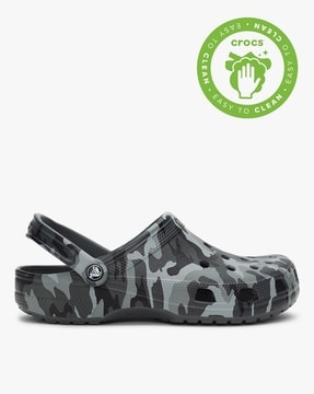 Mens camo cheap crocs with fur