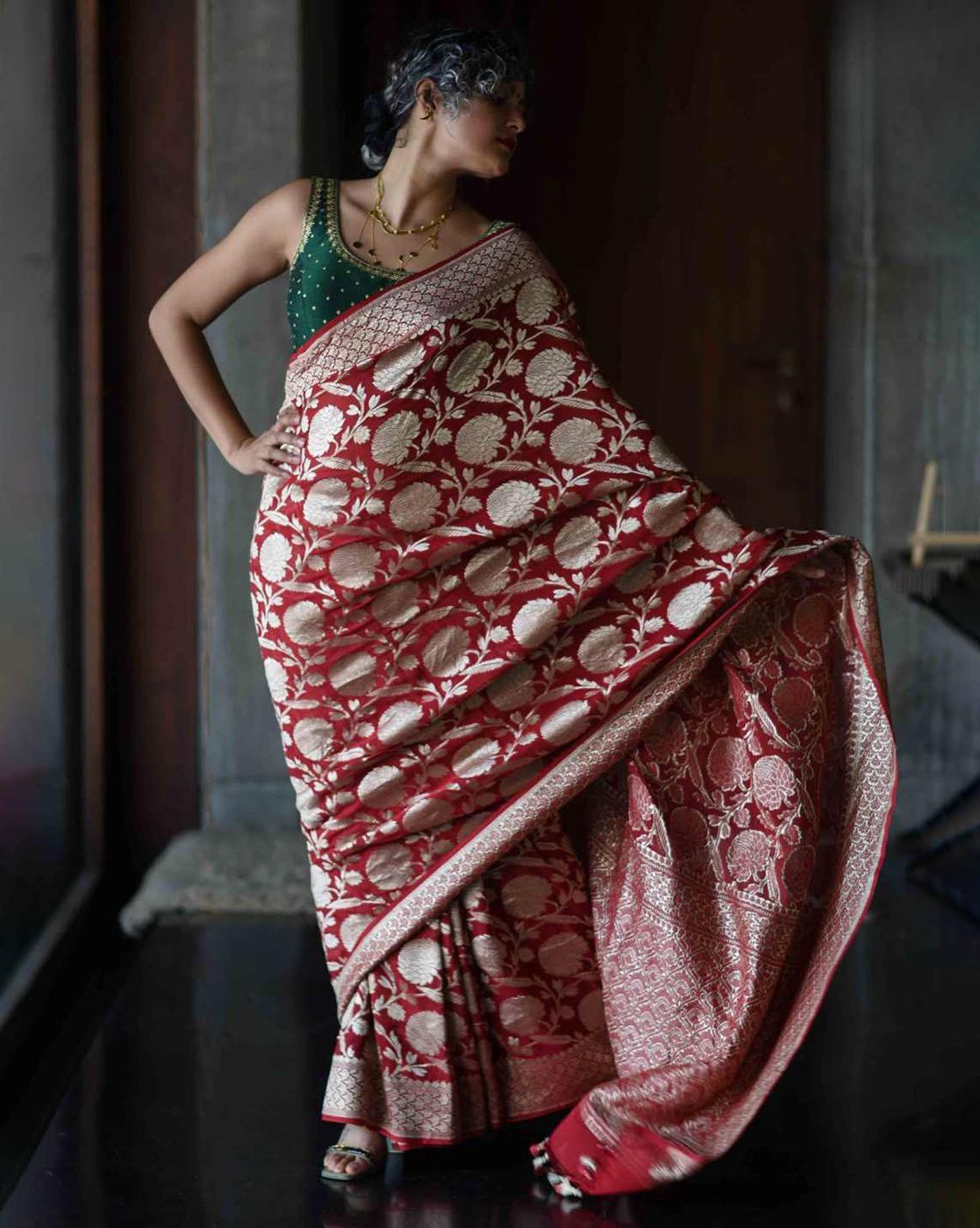 Top 10 Banarasi Sarees Look To Gain an Attention in Weddings