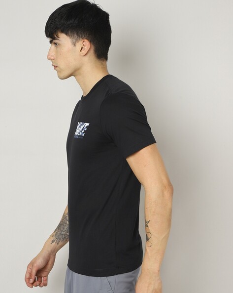 Buy Black Tshirts for Men by NIKE Online