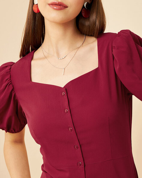 Buy Sinsay women round neckline short sleeve finger print top maroon Online