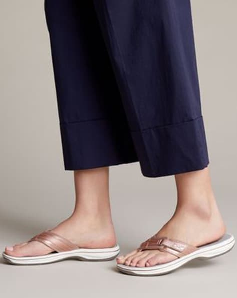 Clarks flip flops canada hot sale