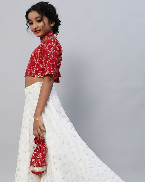 Trending Short Lehenga Skirts For Easy Peasy Mehendi Ceremony | Lehenga  skirt, Mehendi outfits, Summer wedding outfits