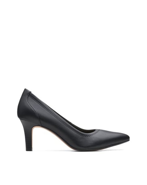 Clarks black store heeled shoes