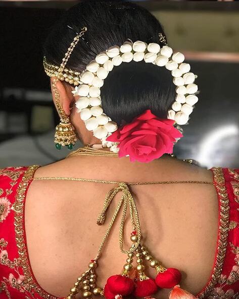 Latest 50 Gajra Hairstyles for Wedding and Engagement in 2022 - Tips and  Beauty | Hair style on saree, Bridal hairdo, Bridal hair buns