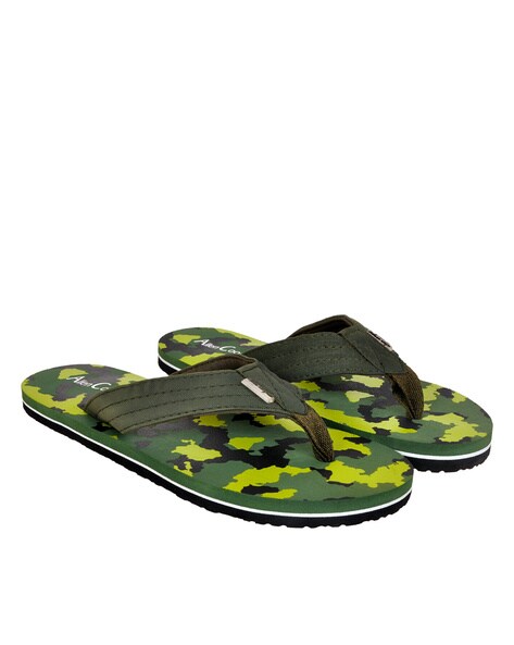 Mens camo 2025 flip flops