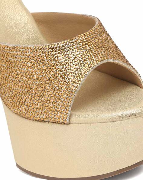 Golden Gold Women Wedge Sandals at Rs 390/pair in Delhi | ID: 2849263978773