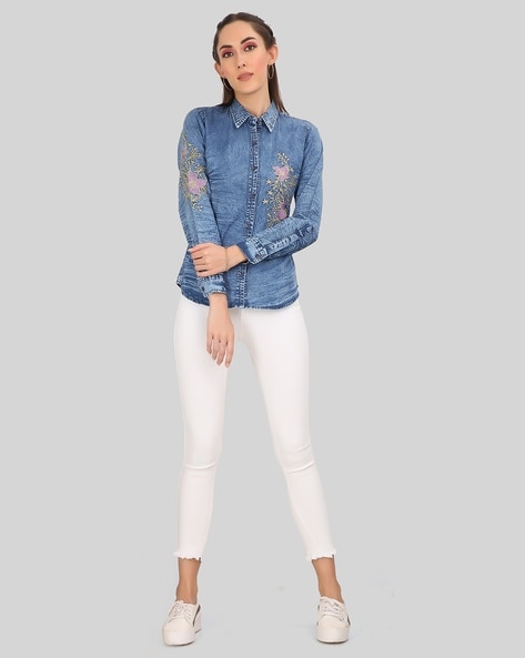 Asian woman casual outfits standing in jeans and blue denim shirt, women  brown hair and short hair, beauty and fashion jeans concept Stock Photo |  Adobe Stock