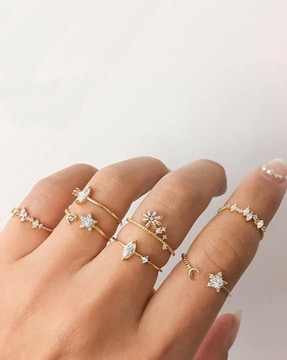 Set of rings clearance for each finger