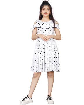 15 Beautiful Models of White Frocks for Women and Kid Girl