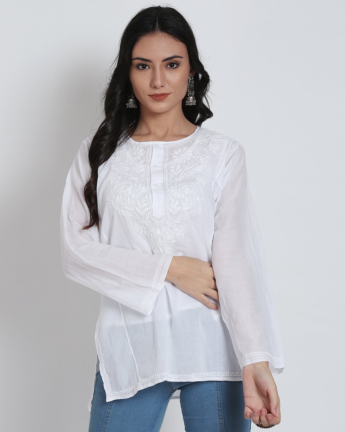 AJIO White Solid Straight Kurta with Flared Sleeves | Fashion, Flared  sleeves, Clothes for women