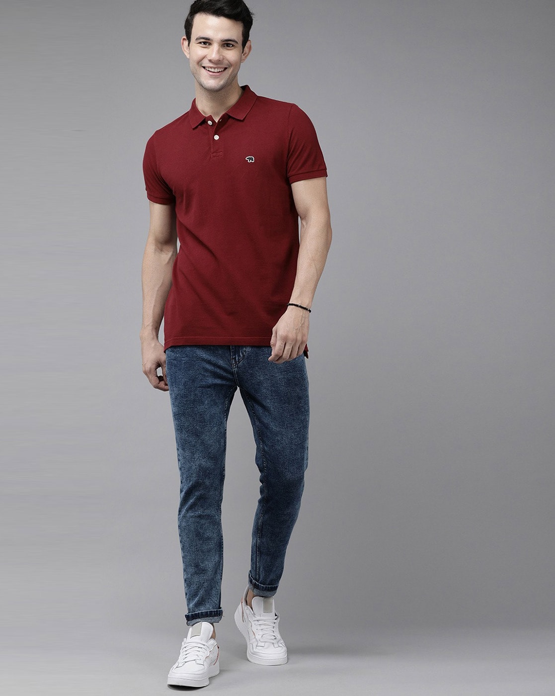 Burgundy t sales shirt outfit