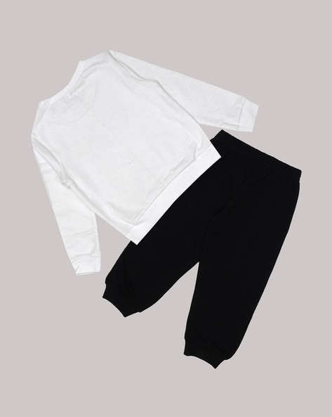 Is a black blazer and white t-shirt the best combination for pants? - Quora