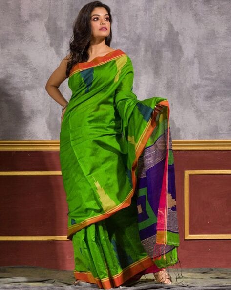 Parrot Green Art Silk Digital Print Saree - Zakarto