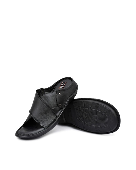 Red carpet sale chappal price