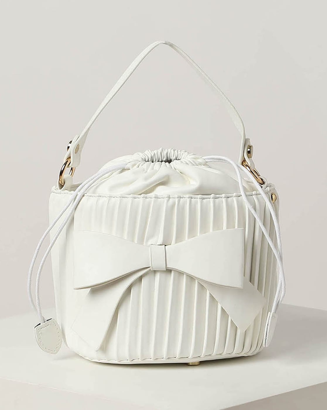 Is this designer bag white or blue? | Express.co.uk