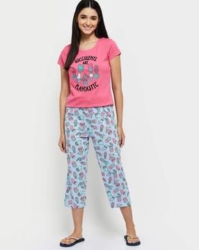 Round-Neck T-shirt & Capris Set-image-38