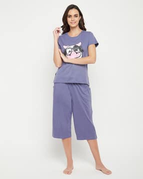 clovia Graphic Print T-shirt & Capris Set-picture-18