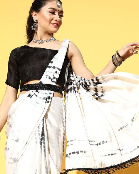 Anjana Rangan looks chic in an off-white saree with a belt!