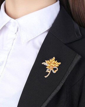 Women's Brooches & Pins Online: Low Price Offer on Brooches & Pins for  Women - AJIO