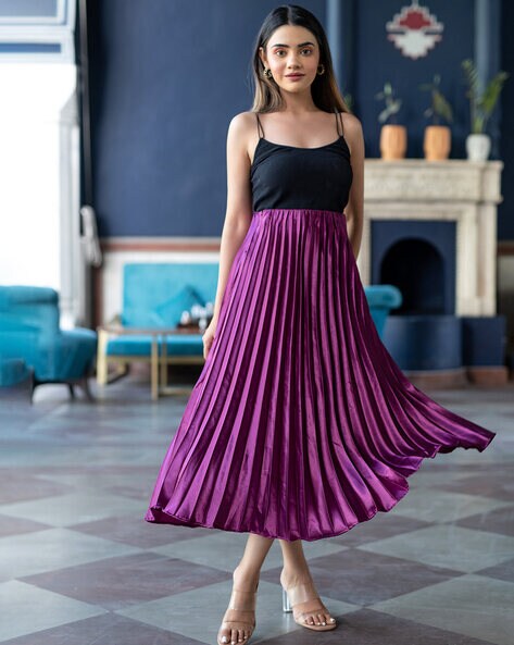 Pleat Me Pretty Maxi Skirt in Purple  Maxi outfits Maxi skirt outfits  Modest fashion