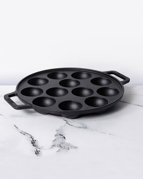 https://assets.ajio.com/medias/sys_master/root/20230623/c8mZ/6495a23fa9b42d15c9c59e73/meyer-black-pots-%26-pans-2-sides-handle-appam-pan.jpg