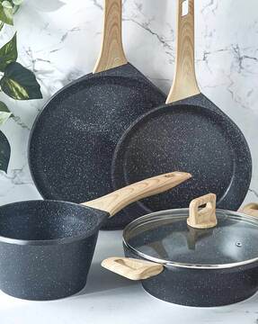 https://assets.ajio.com/medias/sys_master/root/20230623/dLkv/64957992a9b42d15c9c0b99f/home-centre-black-pots-%26-pans-splatter-fry-pan-with-wooden-handle.jpg