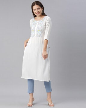 Buy online Beige Cotton Straight Kurti from Kurta Kurtis for Women by  Neshamakurti for ₹699 at 61% off | 2023 Limeroad.com
