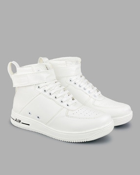 Air Force 1 Mid Top Shoes.