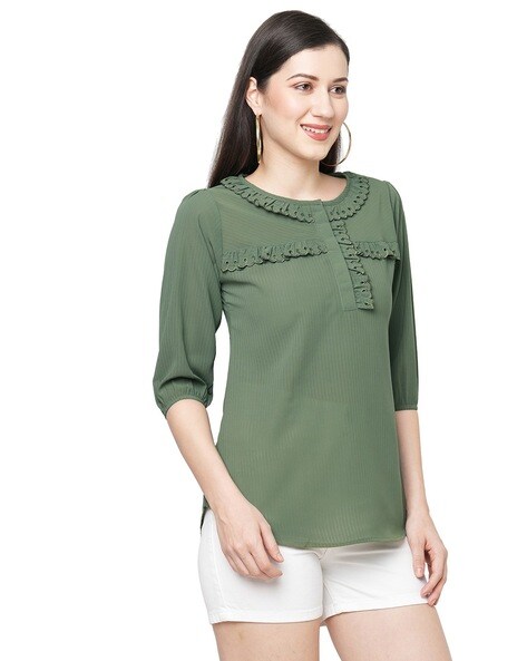 What color shirt goes well with green pants? - Quora