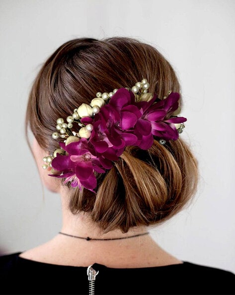 Floral Fiesta: 13 Types of Flowers For Your Bridal Hairstyle | WeddingBazaar