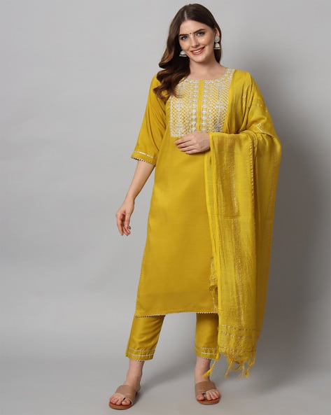 VREDEVOGEL Embroidered Neckline Straight Kurta Set