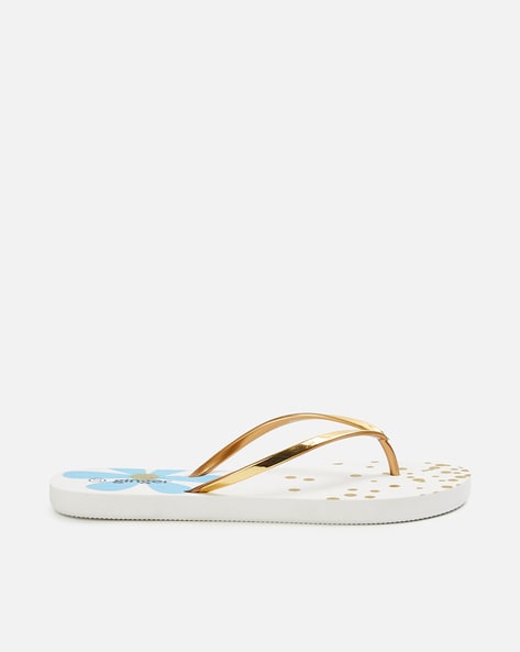 White dress best sale flip flops