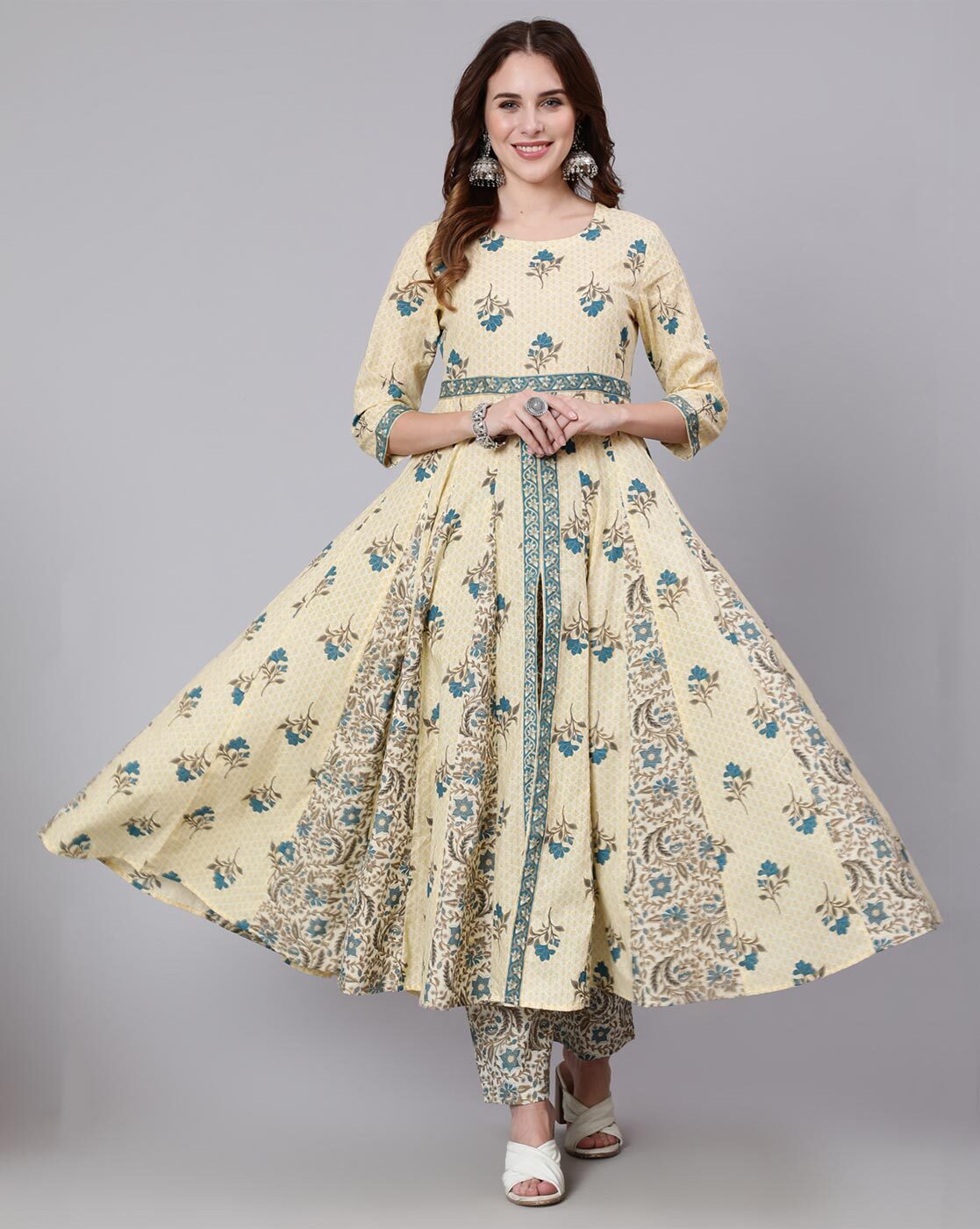 Buy Green Kurtas & Kurtis for Women by Desi Weaves Online | Ajio.com