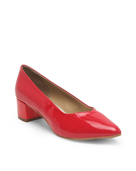 Red sales pointed shoes