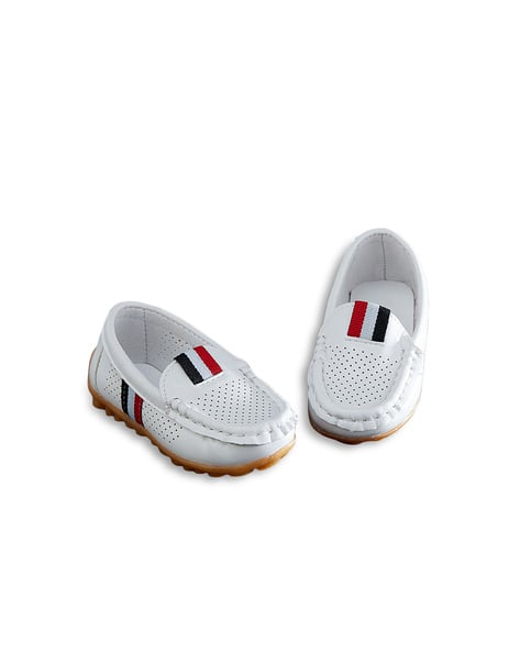 Buy White Shoes for Boys by HOPSCOTCH Online