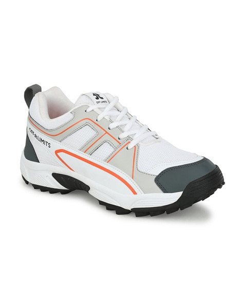 White sports best sale shoes flipkart