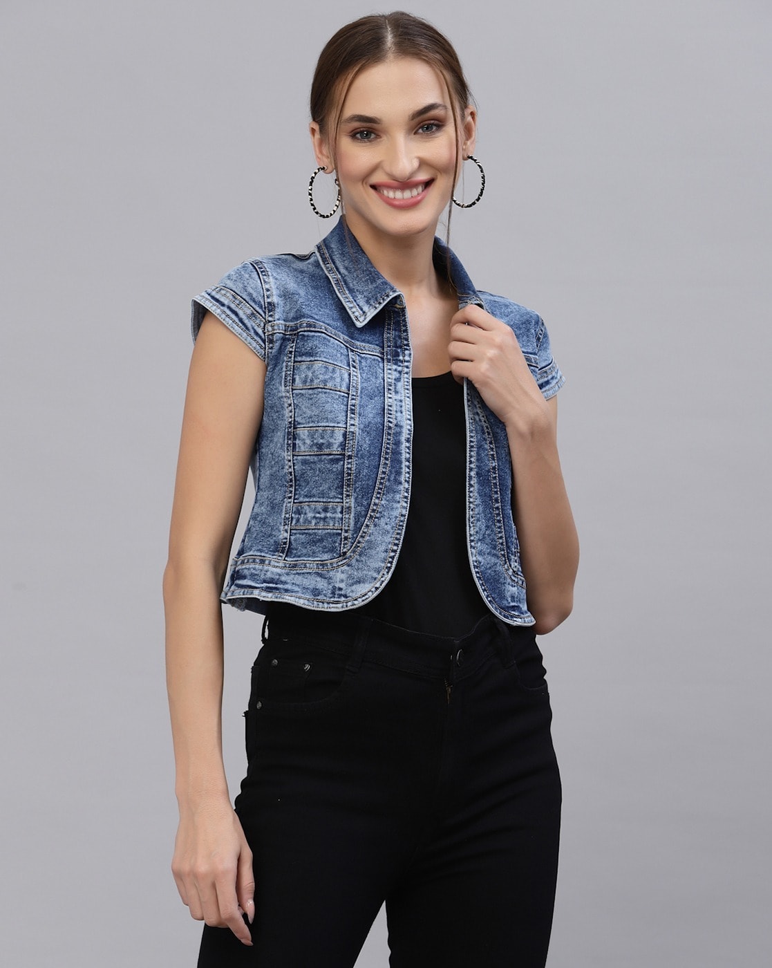 13 Ways You Can Still Wear Denim on Hot Summer Days | Sleeveless denim  jackets, Tshirt outfits, Denim fashion