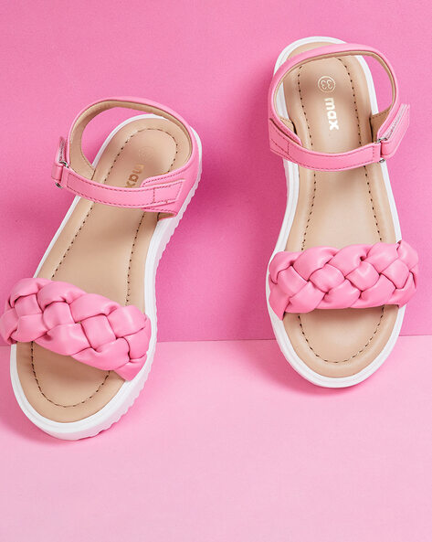 Baby pink sandals hi-res stock photography and images - Alamy