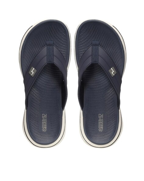 Men Thong Strap Flip Flops with Textured Footbed