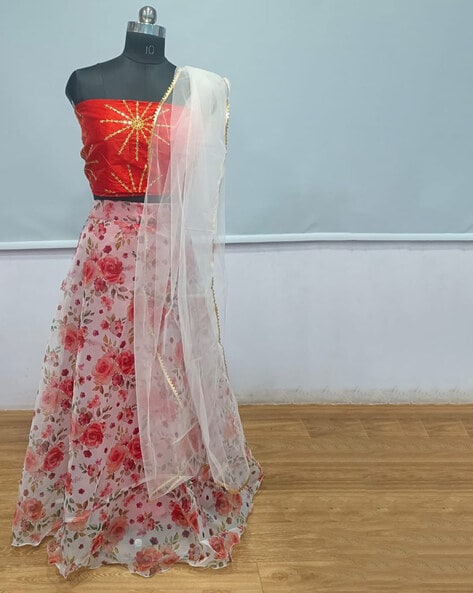 The Bride Opts For A Unique White 'Lehenga' With Fuschia Pink 'Chooda' And  'Doli Kaleeras'