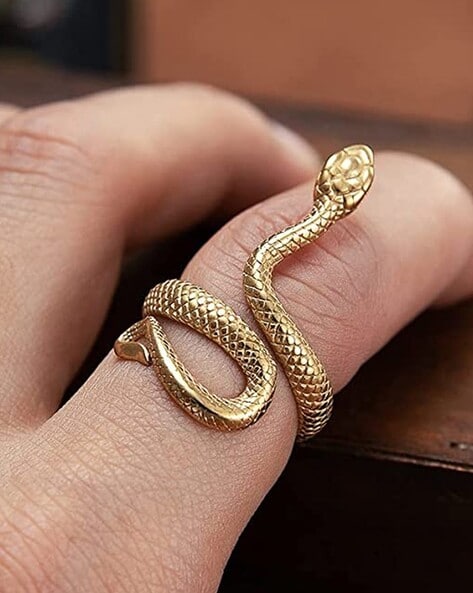 Snake ring meaning, popularity and our recommended pieces