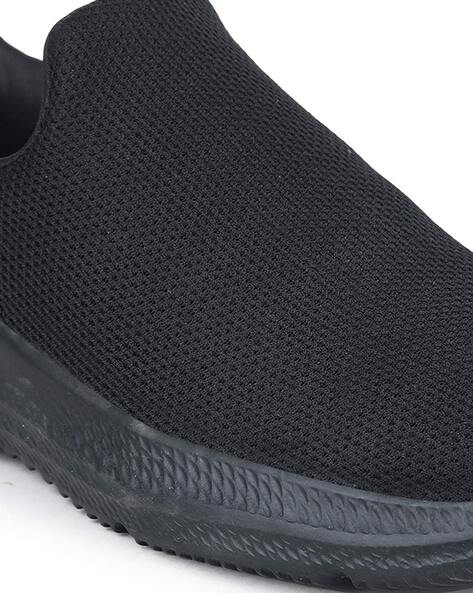 Nike slip best sale on all black