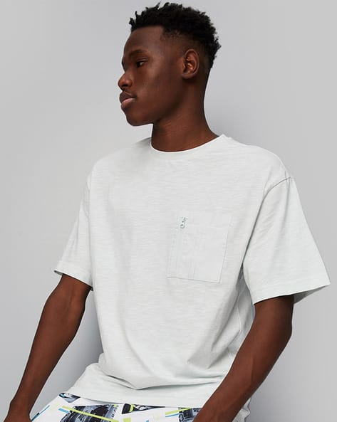 Men Regular Fit T-Shirt with Patch Pocket