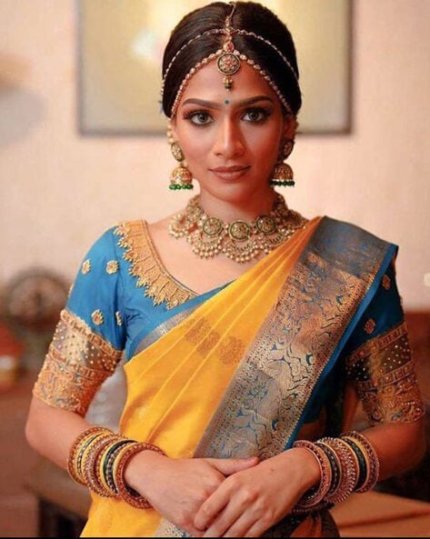Actress Sneha's Karthikai Deepam look will light your day as well!