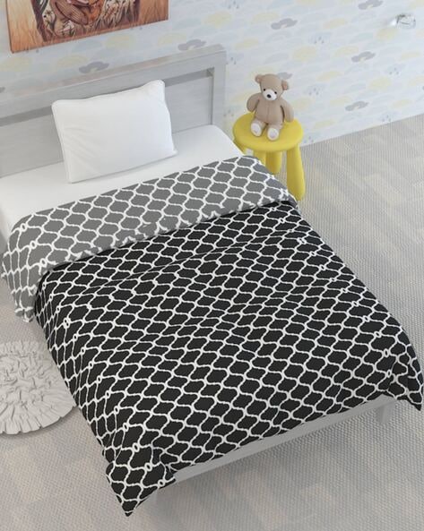 Blankets & Comforters Starting at Rs 439