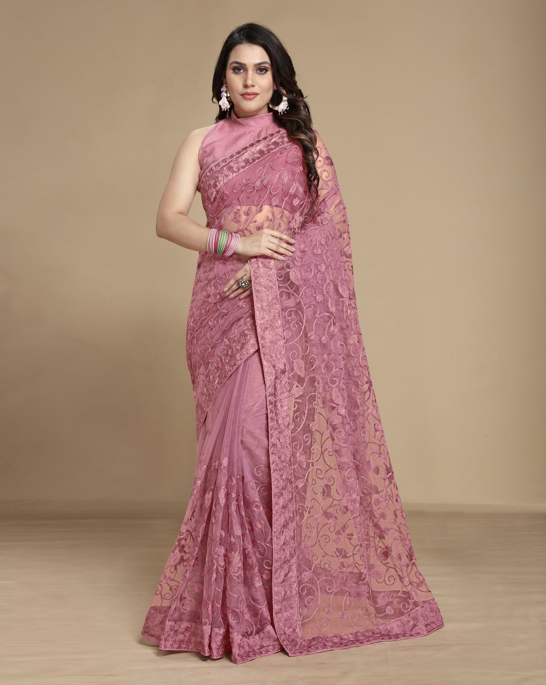 Portrait of Beautiful Indian Bengali Female Model in Ethnic Saree and  Jewellery Holding Plate of Religious Offering Stock Image - Image of bride,  colorful: 196865195