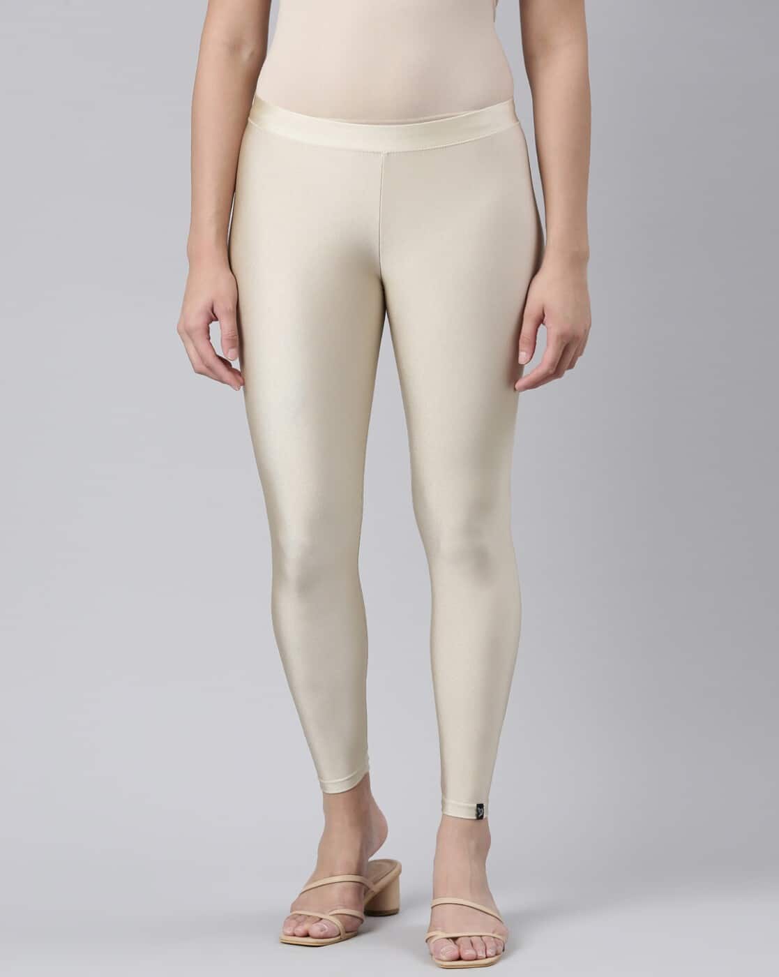 -1117Wx1400H-466327198-