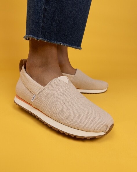 Toms deals beige shoes